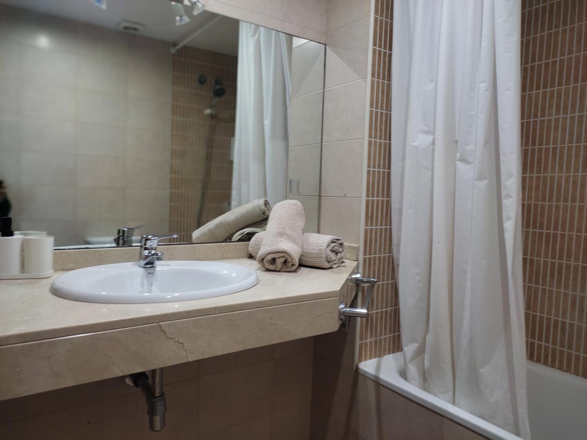 Ap4Us B1 - Apartment For Us - Sightseeing & Beach Near To Barcelona Badalona Exteriör bild